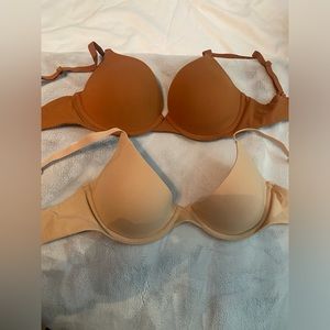 Skims t-shirt and plunge bra